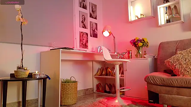 Snapshot of mrs_edha chatting on March 2026 01:22:02 AM mrs edha online show from March 2026 01:22:02 AM