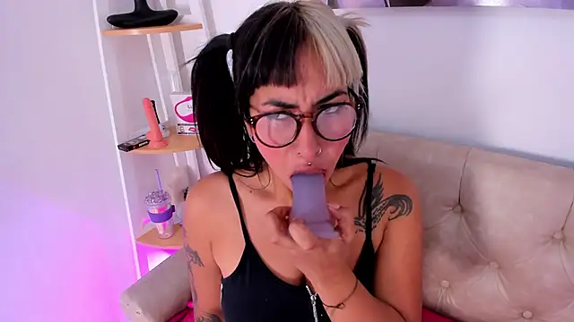 Snapshot of Rumi_666 chatting on October 2025 11:42:01 AM Rumi 666 online show from October 2025 11:42:01 AM