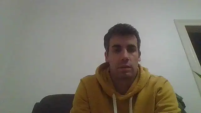 JulioIsHere4you online show from December 2025 09:02:01 PM