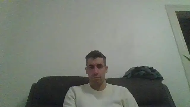 JulioIsHere4you online show from December 2025 07:57:02 AM