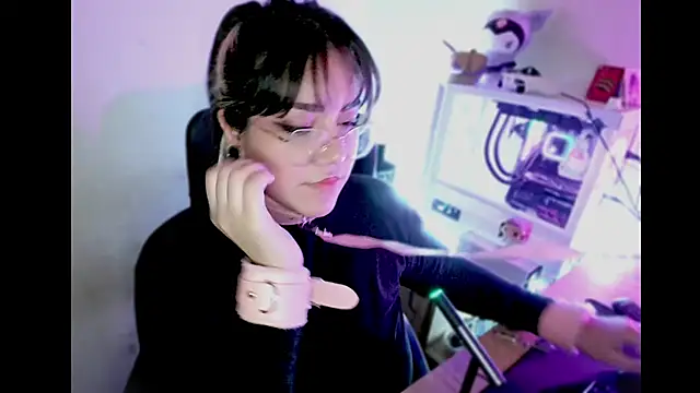 Snapshot of PinkDenial chatting on September 2025 03:28:01 AM PinkDenial online show from September 2025 03:28:01 AM