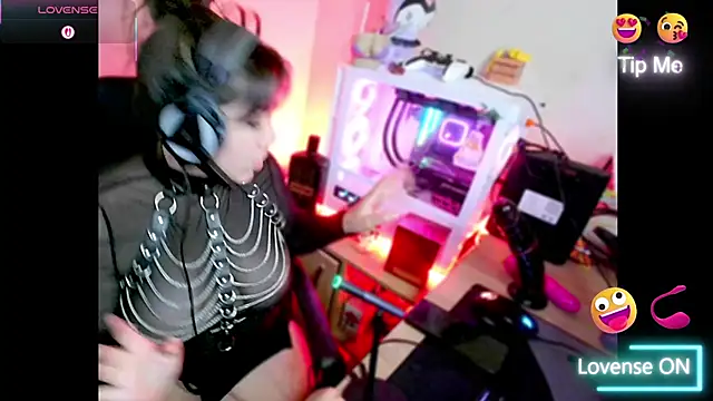 Snapshot of PinkDenial chatting on November 2025 01:16:01 AM PinkDenial online show from November 2025 01:16:01 AM