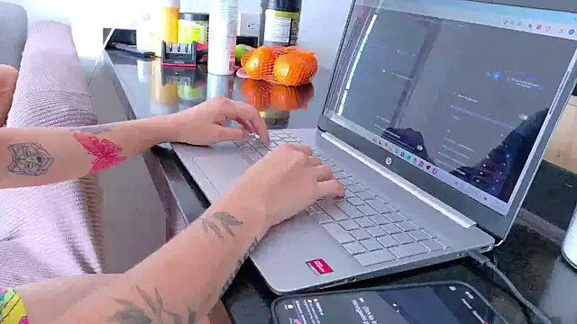 Noah-Garcia online show from September 2025 05:40:01 PM