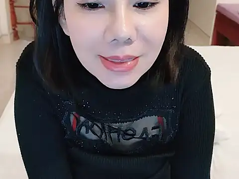 JunCii online show from November 2025 02:31:02 PM