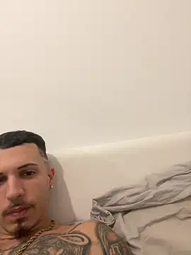 dolarboy17 online show from November 2025 05:24:01 PM