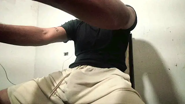 Snapshot of Lion_hot_22cm chatting on September 2025 10:11:01 PM Lion hot 22cm online show from September 2025 10:11:01 PM