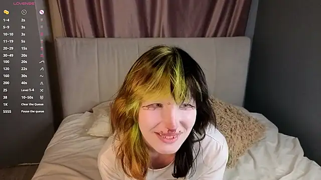 KandraCruser online show from November 2025 08:10:01 PM