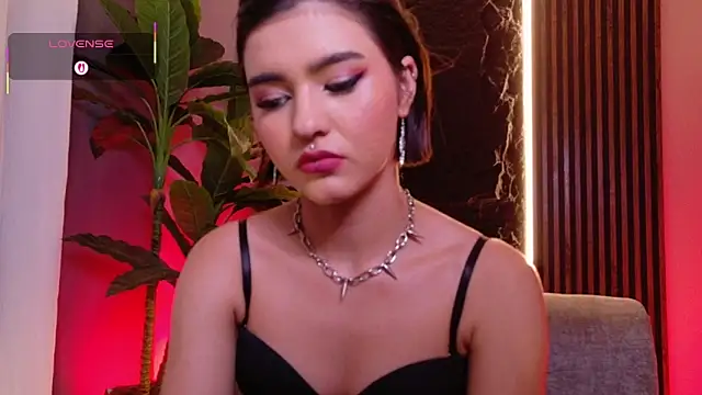 La Diabla 111  online show from October 2025 07:00:01 PM