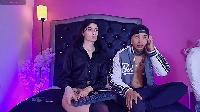 Snapshot of Mike_and_Sttar chatting on September 2025 01:05:01 PM Mike and Sttar online show from September 2025 01:05:01 PM