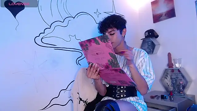 Snapshot of Trinity_Knox chatting on November 2025 04:40:01 PM Trinity Knox online show from November 2025 04:40:01 PM