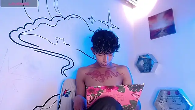 Snapshot of Trinity_Knox chatting on December 2025 02:46:02 PM Trinity Knox online show from December 2025 02:46:02 PM