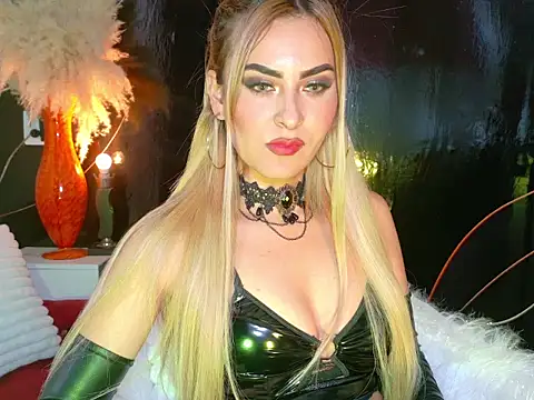 Snapshot of SexyBlondeLatina chatting on September 2025 07:41:02 PM SexyBlondeLatina online show from September 2025 07:41:02 PM