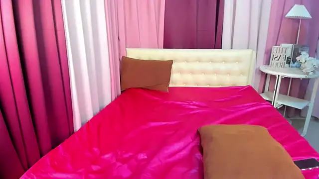 Chantalriches online show from November 2025 06:40:02 PM