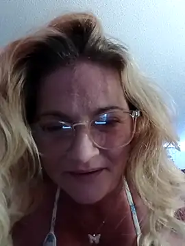 Goldenndoll online show from November 2025 07:46:02 PM