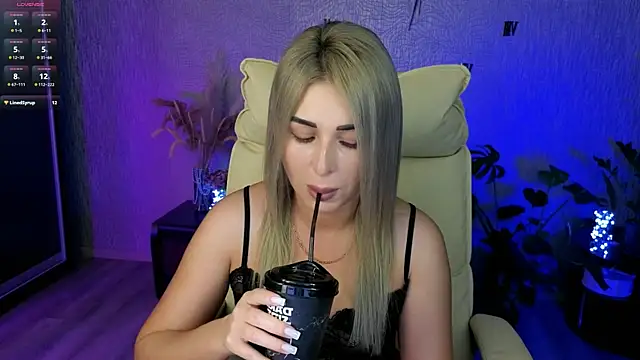 NikkiiStill online show from June 2026 12:33:01 AM