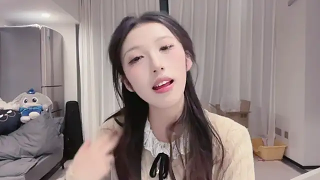 Snapshot of ZhaoZhao-ZM chatting on October 2025 01:45:02 PM ZhaoZhao-ZM online show from October 2025 01:45:02 PM