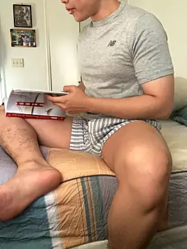 Pikachu19yo online show from November 2025 12:02:01 AM