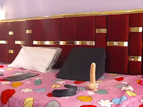 mia wetts online show from September 2025 07:19:01 AM