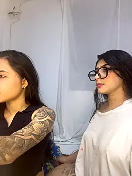 Snapshot of Sweet_and_Rous0 chatting on November 2025 03:30:02 AM Sweet and Rous0 online show from November 2025 03:30:02 AM