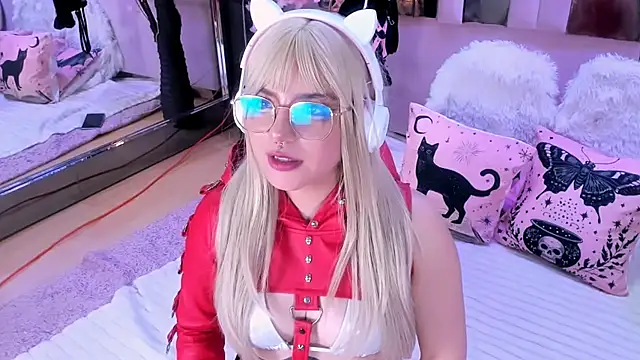 Snapshot of BizzyNoar chatting on December 2025 04:50:01 AM BizzyNoar online show from December 2025 04:50:01 AM