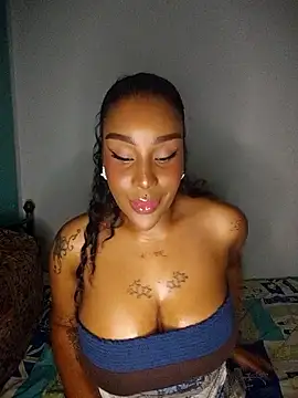 Snapshot of Queen_Amara chatting on February 2026 04:00:01 AM Queen Amara online show from February 2026 04:00:01 AM