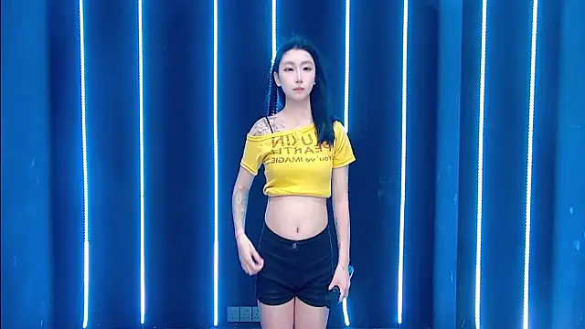 queen-001 online show from October 2025 11:25:01 AM