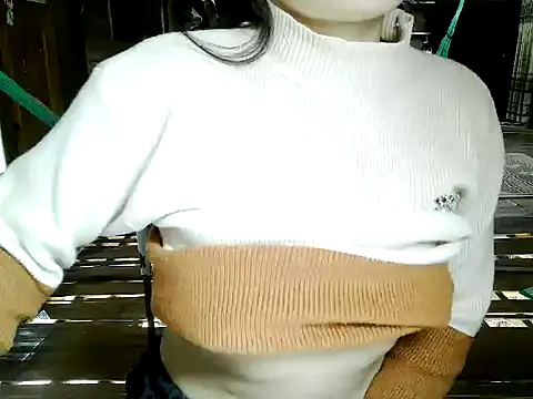 Snapshot of SuhyoCii chatting on December 2025 02:06:02 AM SuhyoCii online show from December 2025 02:06:02 AM