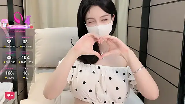 Snapshot of _Ling_Ling chatting on October 2025 01:31:02 PM Ling Ling online show from October 2025 01:31:02 PM