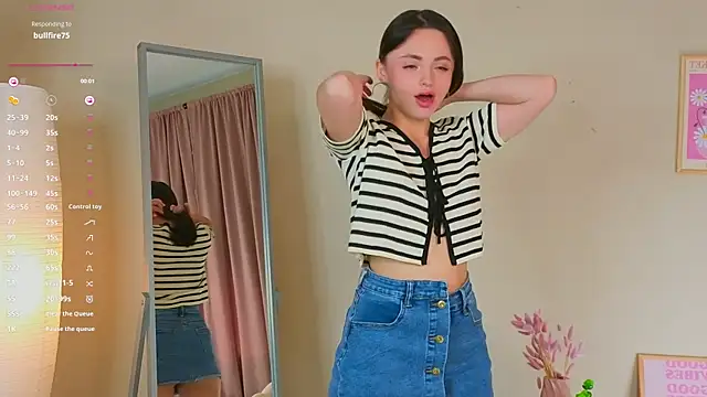 Snapshot of OliviaKis_ chatting on October 2025 08:02:02 AM OliviaKis online show from October 2025 08:02:02 AM