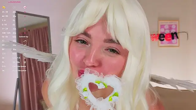 Snapshot of OliviaKis_ chatting on October 2025 07:25:01 AM OliviaKis online show from October 2025 07:25:01 AM