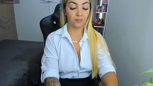 Snapshot of NicolPorto chatting on October 2025 11:52:02 AM NicolPorto online show from October 2025 11:52:02 AM