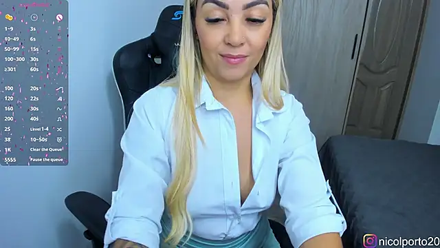 Snapshot of NicolPorto chatting on October 2025 12:39:02 PM NicolPorto online show from October 2025 12:39:02 PM