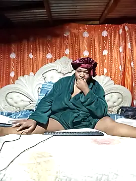 Snapshot of BUSTY_QUEEEN chatting on October 2025 07:55:01 PM BUSTY QUEEEN online show from October 2025 07:55:01 PM