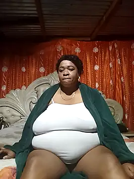 Snapshot of BUSTY_QUEEEN chatting on October 2025 07:48:02 PM BUSTY QUEEEN online show from October 2025 07:48:02 PM