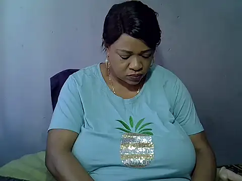 Snapshot of BUSTY_QUEEEN chatting on November 2025 07:39:01 AM BUSTY QUEEEN online show from November 2025 07:39:01 AM