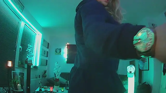 Snapshot of hellgirl1980 chatting on October 2025 08:08:02 PM hellgirl1980 online show from October 2025 08:08:02 PM