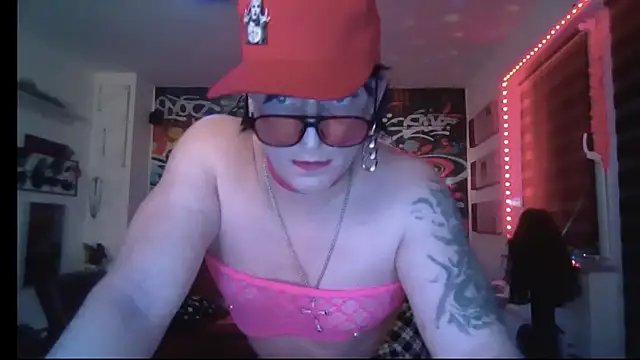 Snapshot of hellgirl1980 chatting on May 2026 12:29:01 AM hellgirl1980 online show from May 2026 12:29:01 AM