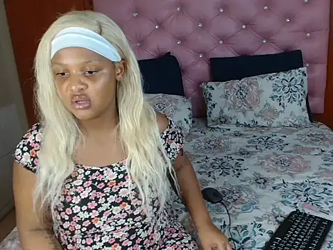 Snapshot of HotAssQueen chatting on October 2025 06:52:01 PM HotAssQueen online show from October 2025 06:52:01 PM