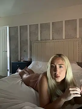 emilyhugesxo online show from September 2025 03:35:02 PM