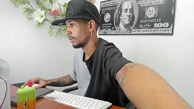 Snapshot of carl_jhonson821 chatting on November 2025 01:07:02 AM carl jhonson821 online show from November 2025 01:07:02 AM