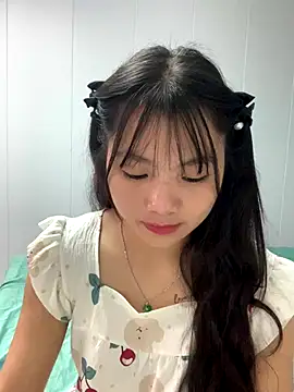 Snapshot of Emlyly-18 chatting on October 2025 03:16:02 AM Emlyly-18 online show from October 2025 03:16:02 AM