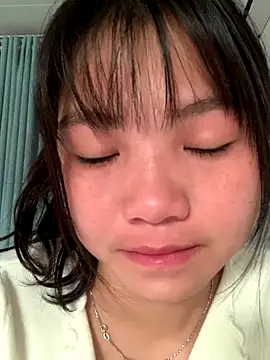 Snapshot of Emlyly-18 chatting on November 2025 01:26:02 AM Emlyly-18 online show from November 2025 01:26:02 AM