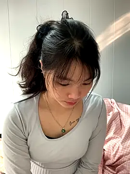 Snapshot of Emlyly-18 chatting on November 2025 01:36:01 AM Emlyly-18 online show from November 2025 01:36:01 AM