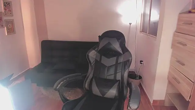 Snapshot of Nikkita_Dragon chatting on October 2025 02:23:02 AM Nikkita Dragon online show from October 2025 02:23:02 AM