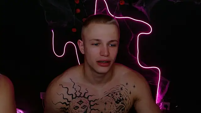 James  Noah online show from November 2025 10:10:02 PM