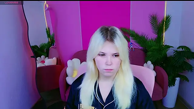 EmillyRogers online show from October 2025 05:19:01 AM