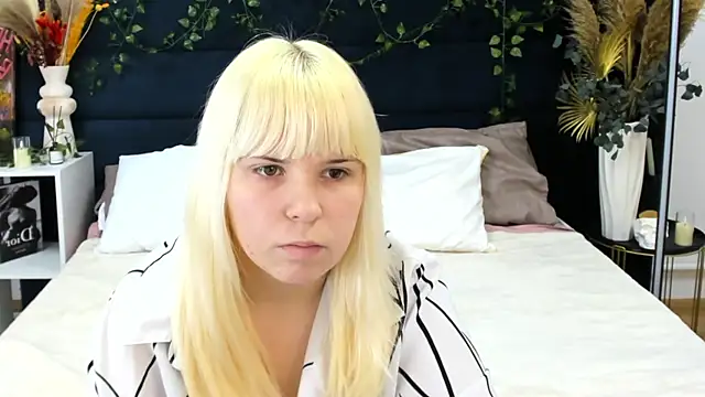 EmillyRogers online show from November 2025 05:06:01 AM