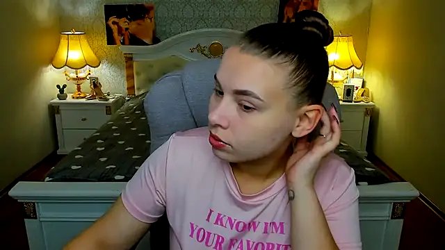 Snapshot of OmniaSher chatting on October 2025 09:19:02 AM OmniaSher online show from October 2025 09:19:02 AM