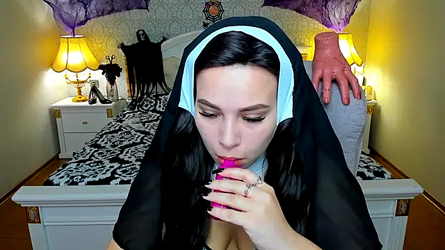 Snapshot of OmniaSher chatting on October 2025 10:52:02 AM OmniaSher online show from October 2025 10:52:02 AM