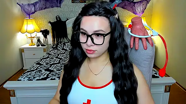 Snapshot of OmniaSher chatting on October 2025 11:00:01 AM OmniaSher online show from October 2025 11:00:01 AM